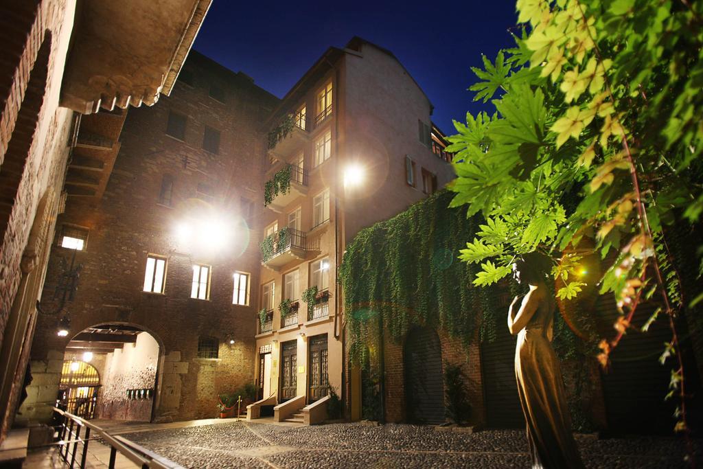 Relais Balcone Di Giulietta Hotel Верона Екстериор снимка The courtyard of the museum